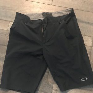 Men’s size 34W Oakley shorts. NWT